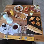 ホテル Logis Restaurant Le Lascaux