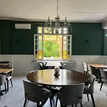 Logis Restaurant Le Lascaux ホテル 3*