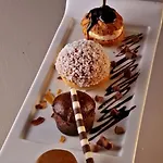 Logis Restaurant Le Lascaux モンティニャック