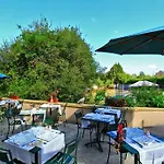 Logis Restaurant Le Lascaux 3* モンティニャック