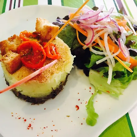 Hotel Logis Restaurant Le Lascaux