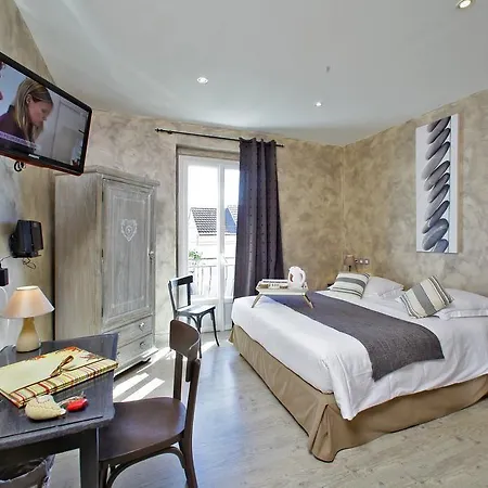 Hotel Logis Restaurant Le Lascaux 3*