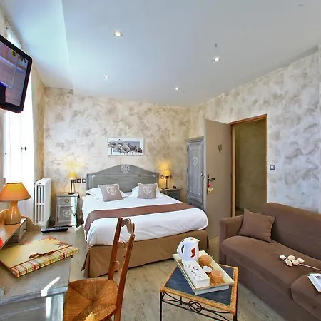 Logis Restaurant Le Lascaux Hotel