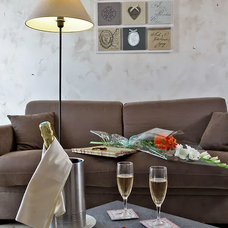 Logis Restaurant Le Lascaux Hotel 3*
