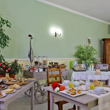 Logis Restaurant Le Lascaux Hotel