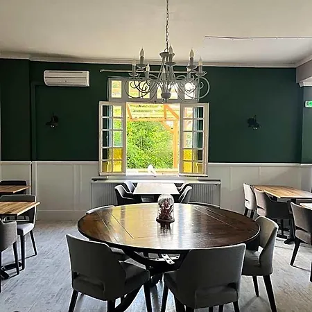 Hotel Logis Restaurant Le Lascaux 3*