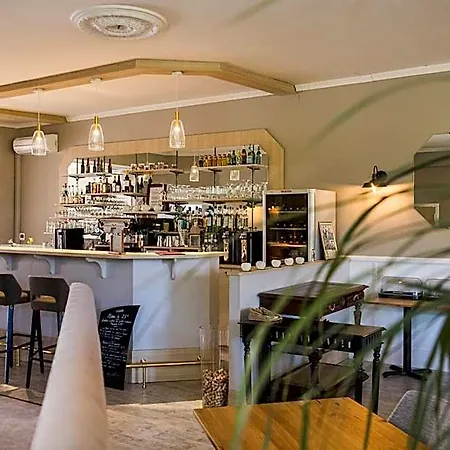 Logis Restaurant Le Lascaux Hotel 3*
