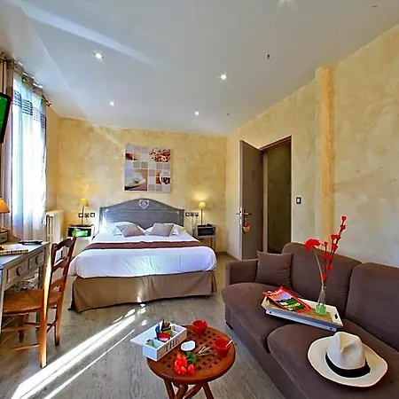 Logis Restaurant Le Lascaux Hotel 3*
