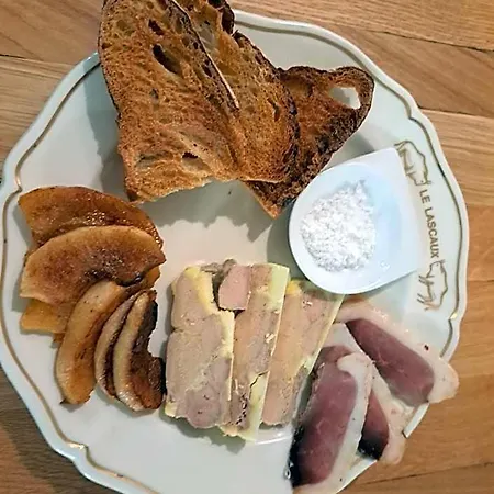 Logis Restaurant Le Lascaux Hotel