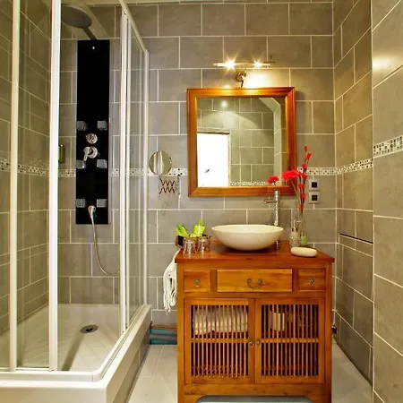 호텔 Logis Restaurant Le Lascaux 3*