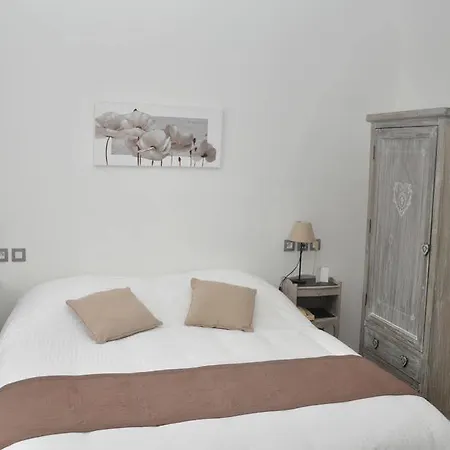 Hotel Logis Restaurant Le Lascaux 3*